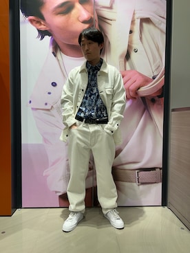 「ARMANI EXCHANGE（アルマーニエクスチェンジ）の【A|X アルマーニ エクスチェンジ】WE ルーズテーパード コットンブル デニムパンツ_J82 LOOSE TAPERED（EC限定カラー含）（デニムパンツ、ホワイト系）」を使った、いおりんさん（メンズ・166cm）の春コーディネート