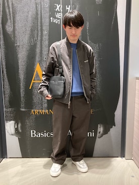 「ARMANI EXCHANGE（アルマーニエクスチェンジ）の【A|X アルマーニ エクスチェンジ】AXロゴ フラットショルダーバッグ（ショルダーバッグ、ブラック系）」を使った、いおりんさん（メンズ・166cm）の秋コーディネート
