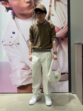 「ARMANI EXCHANGE（アルマーニエクスチェンジ）の【A|X アルマーニ エクスチェンジ】コンフォートレッグ コットン パンツ（チノパンツ、ホワイト系）」を使った、いおりんさん（メンズ・166cm）の春コーディネート