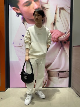 「ARMANI EXCHANGE（アルマーニエクスチェンジ）の【A|X アルマーニ エクスチェンジ】WE AXロゴ カンガルーポケット スウェットプルオーバー（EC限定カラー含）（スウェット、ホワイト系）」を使った、いおりんさん（メンズ・166cm）の春コーディネート