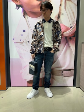 「ARMANI EXCHANGE（アルマーニエクスチェンジ）の【A|X アルマーニ エクスチェンジ】オールオーバープリント フーデッドブルゾン（ナイロンジャケット、ブラウン系）」を使った、いおりんさん（メンズ・166cm）の春コーディネート