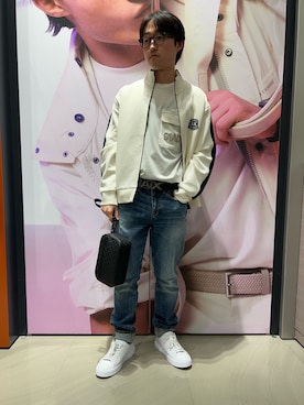 「ARMANI EXCHANGE（アルマーニエクスチェンジ）の【A|X アルマーニ エクスチェンジ】AXロゴ サイドテープ スタンドカラージップアップスウェットシャツ（スウェット、ホワイト系）」を使った、いおりんさん（メンズ・166cm）の春コーディネート