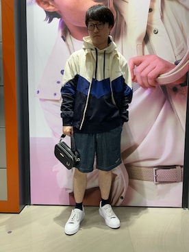 「ARMANI EXCHANGE（アルマーニエクスチェンジ）の【A|X アルマーニ エクスチェンジ】カラーブロック ナイロンジャケット（ナイロンジャケット、ホワイト系）」を使った、いおりんさん（メンズ・166cm）の夏コーディネート