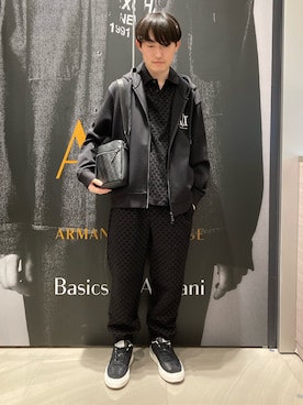 「ARMANI EXCHANGE（アルマーニエクスチェンジ）の【A|X アルマーニ エクスチェンジ】オールオーバーマイクロロゴ レギュラーフィット 半袖ポロシャツ/REGULAR（ポロシャツ、ブラック系）」を使った、いおりんさん（メンズ・166cm）の秋コーディネート