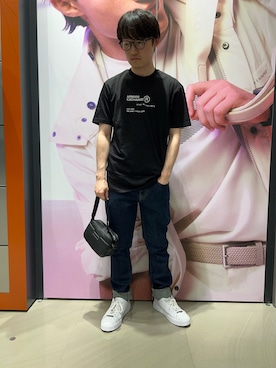 「ARMANI EXCHANGE（アルマーニエクスチェンジ）の【A|X アルマーニ エクスチェンジ】バックプリント 半袖クルーネックTシャツ/REGULAR（Tシャツ/カットソー、ブラック系）」を使った、いおりんさん（メンズ・166cm）の夏コーディネート