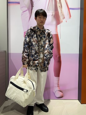 「ARMANI EXCHANGE（アルマーニエクスチェンジ）の【A|X アルマーニ エクスチェンジ】オールオーバープリント フーデッドブルゾン（ナイロンジャケット、ブラウン系）」を使った、いおりんさん（メンズ・166cm）の夏コーディネート