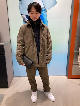 「アイテム（デニムパンツ、ベージュ系）」を使った、いおりんさん（メンズ・166cm）の秋コーディネート