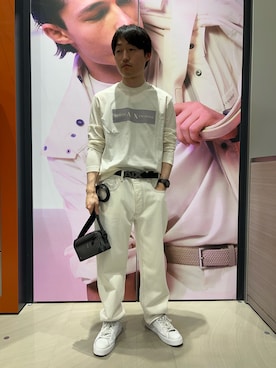 「ARMANI EXCHANGE（アルマーニエクスチェンジ）の【A|X アルマーニ エクスチェンジ】WE グラフィックロゴ 長袖クルーネックTシャツ/REGULAR+（Tシャツ/カットソー、ホワイト系）」を使った、いおりんさん（メンズ・166cm）の春コーディネート