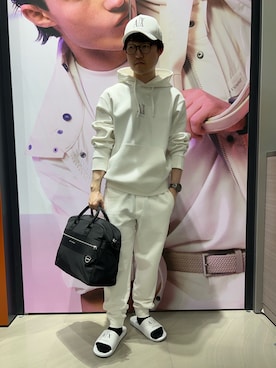 「ARMANI EXCHANGE（アルマーニエクスチェンジ）の【A|X アルマーニ エクスチェンジ】ICON フーデッドスウェットパーカー（スウェット、ホワイト系）」を使った、いおりんさん（メンズ・166cm）の春コーディネート