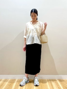 「ITEMS URBANRESEARCH（アイテムズ アーバンリサーチ）のシアーポケットスキッパーシャツ（Shirts、ホワイト系）」を使った、ナカゾノさん（レディース・170cm）の夏コーディネート