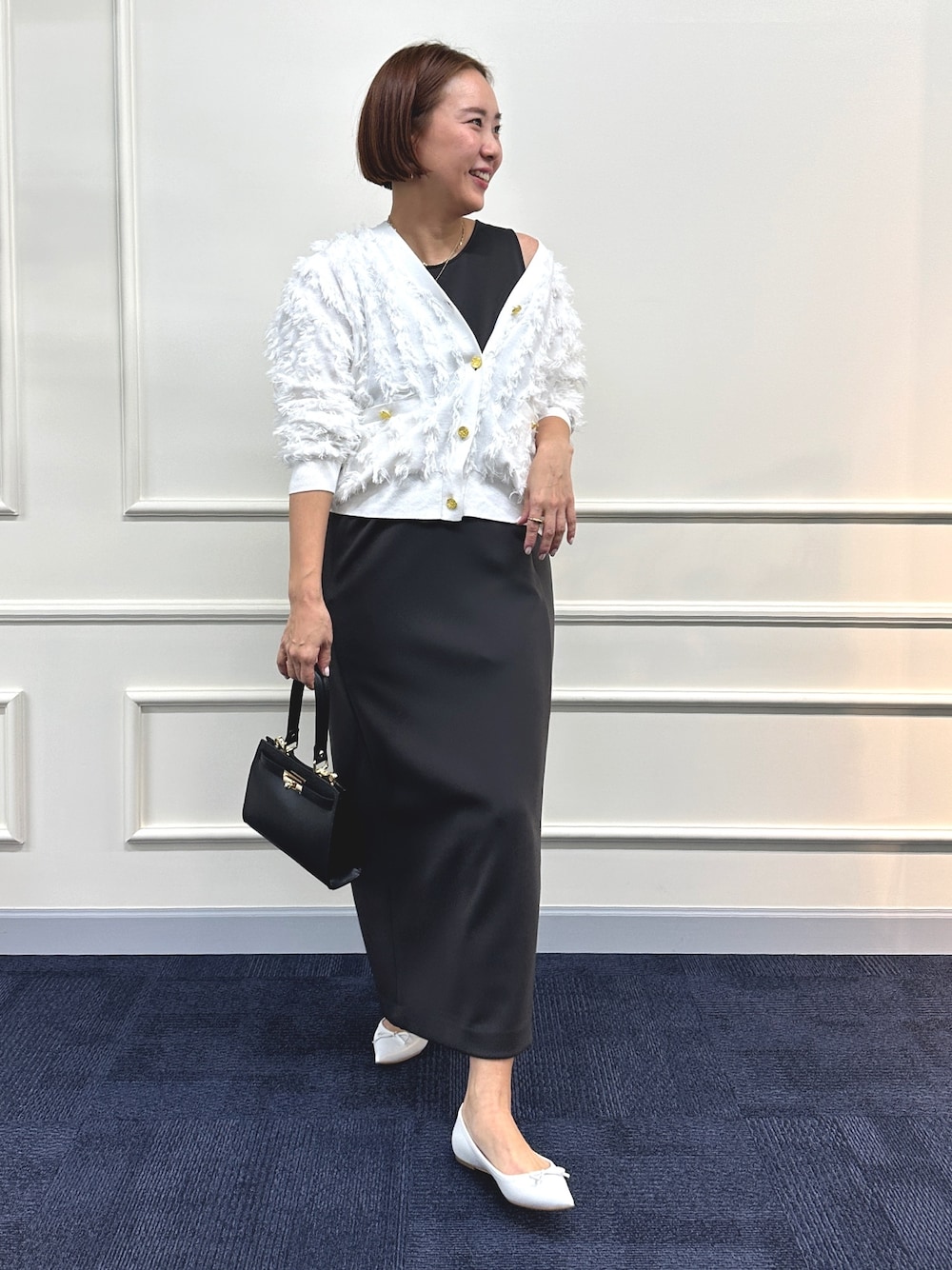 「お出かけコーデ、シンプルコーデ、春ファッション、ワンピース、モノトーンコーデ」｜「NOLLEY’Sのウォッシャブルダンボール2WAYワンピース（ワンピース、グレー系）」を使った、nol matsubaさん（レディース・167cm）の冬コーディネートの1枚目の写真