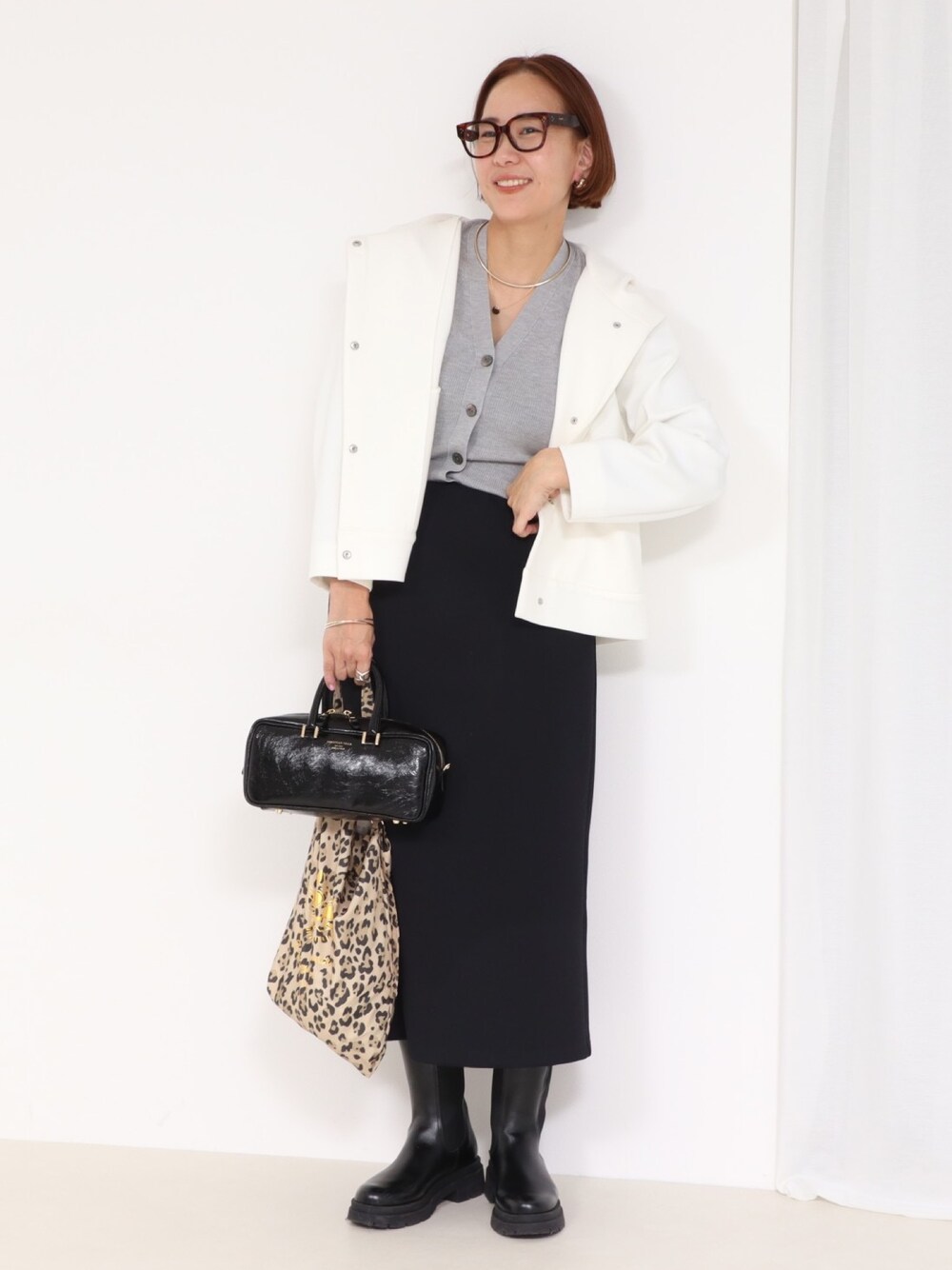 「ジップパーカー、お出かけコーデ、大人女子、大人かわいい、カジュアルスタイル、スニーカーコーデ、メガネ女子」｜「NOLLEY’Sのウォッシャブル エアボールフードブルゾン（ブルゾン、ホワイト系）」を使った、nol matsubaさん（骨格ナチュラル・レディース・167cm）の冬コーディネートの1枚目の写真
