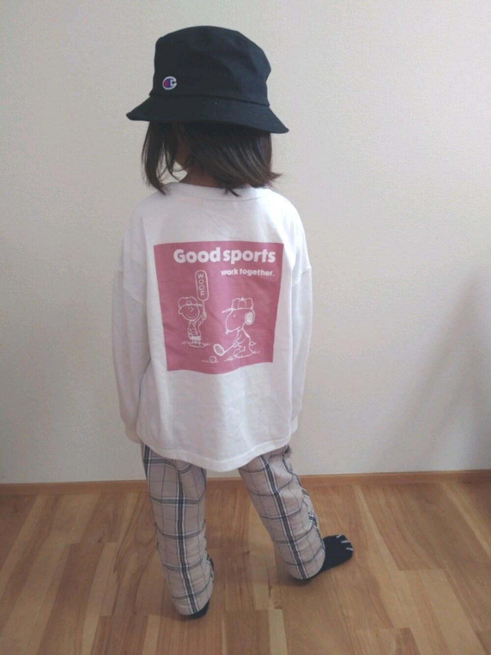 「休日コーデ、キッズコーデ」｜「Championの【ROPE' PICNIC KIDS】【Champion別注】タイプライターバケットハット（ハット、ブラック系）」を使った、non＊さん（キッズ・100cm）の秋コーディネートの1枚目の写真