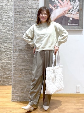 「アイテム（スウェット、ゴールド系）」を使った、きくさん（レディース・161cm）の春コーディネート