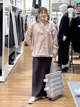 「アイテム（シュシュ、ホワイト系）」を使った、きくさん（レディース・161cm）の秋コーディネート