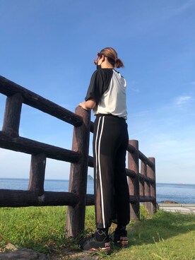 「NET（ネット）のアイテム（Tシャツ/カットソー、ホワイト系）」を使った、kiki彤さん（レディース・170cm）の夏コーディネート