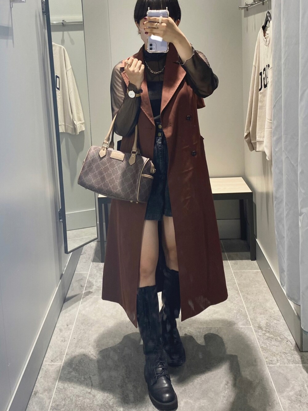 「秋のコーデ、ロングブーツ、Heather、デニムパンツ、ViS、Discoat、natural couture、トレンチベスト、シアートップス、rili_tokyo」｜「RiLiのアイテム（ボストンバッグ、ブラウン系）」を使った、chii8216さん（レディース・163cm）の秋コーディネートの1枚目の写真