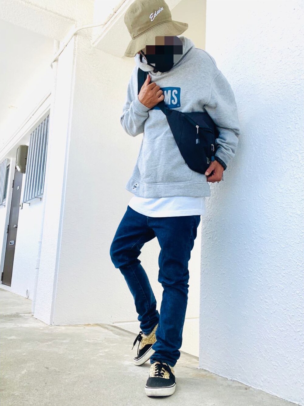 「秋服、シンプルコーデ、大人カジュアル、古着好きな人と繋がりたい、vintage、チャムス、アウトドアスタイル、いいね、save、フォローお願いします🤑、秋のコーデ、パーカー」｜「CHUMSのhttps://romp.base.shop にて販売開始（パーカー、グレー系）」を使った、tamtamrompさん（メンズ・170cm）の秋コーディネートの1枚目の写真