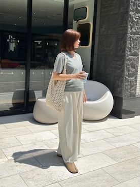 「THE CELL.（ザセルドット）のリネン混　ドライタッチシアー スキッパーポロニット　LINEN-BLEND HIGH-TWIST SHEER SKIPPER POLO KNIT（ポロシャツ、グリーン系）」を使った、裕美さん（レディース・156cm）の夏コーディネート