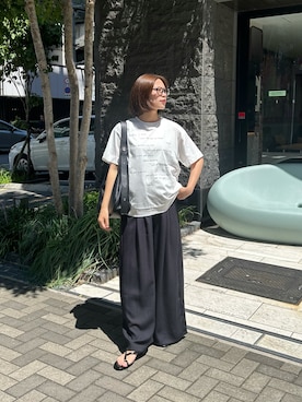 「THE CELL.（ザセルドット）の接触冷感ドライタッチコットン　ロールアップオーバーサイズ　ロゴTシャツ（Tシャツ/カットソー、ホワイト系）」を使った、裕美さん（レディース・156cm）の夏コーディネート