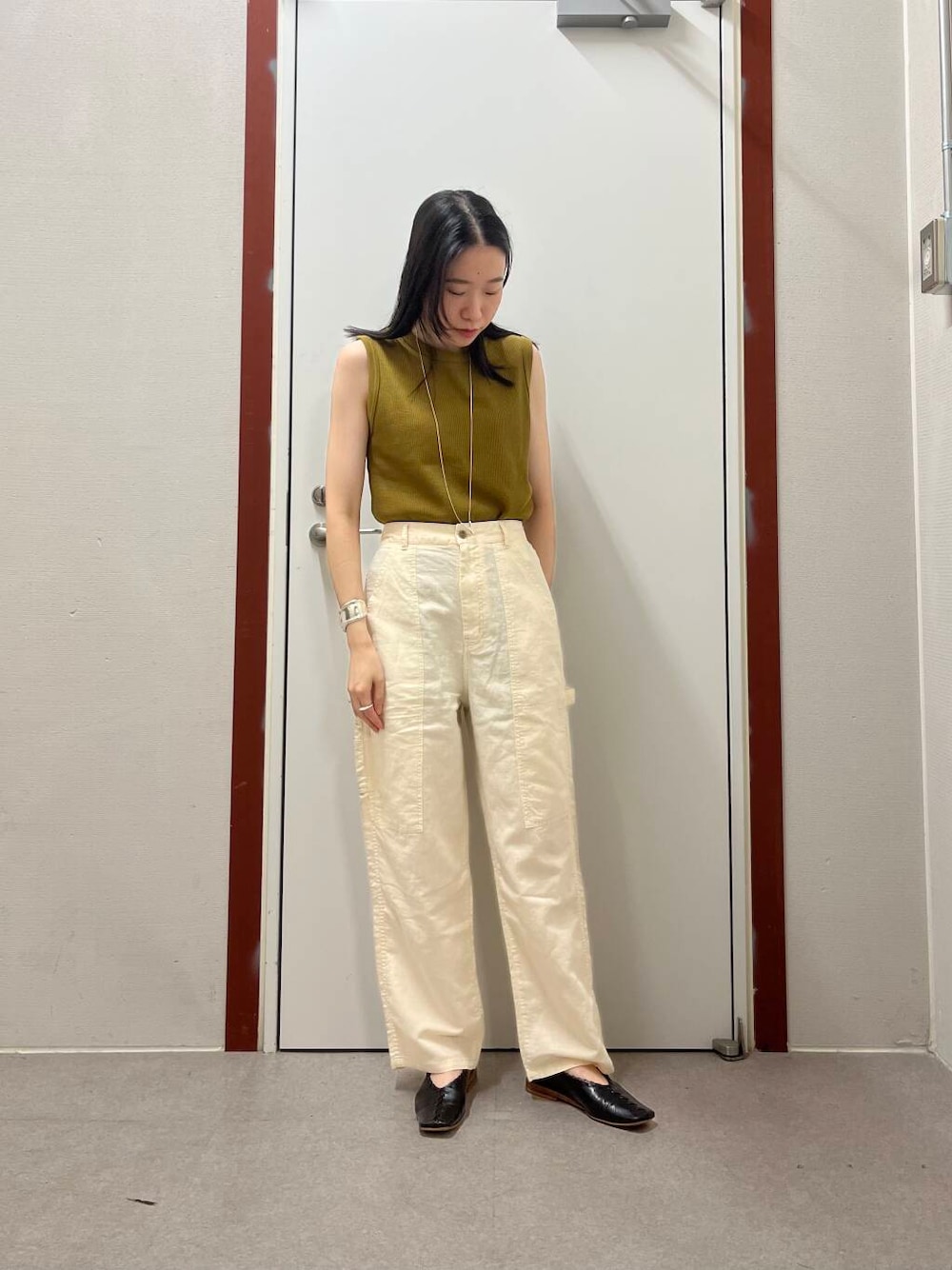 「doors、私が選ぶセールアイテム25ss」｜「URBAN RESEARCH DOORSの製品染めペインターパンツ（その他パンツ、ホワイト系）」を使った、pyonさん（レディース・161cm）の夏コーディネートの1枚目の写真