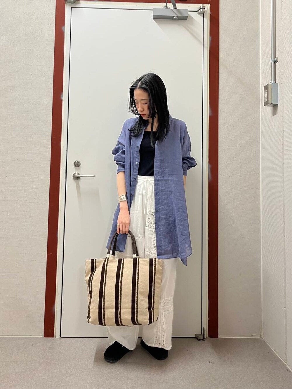 「newarrival、doors」｜「URBAN RESEARCH DOORSのラミーコットンビックシャツ（シャツ/ブラウス、ブルー系）」を使った、pyonさん（レディース・161cm）の春コーディネートの1枚目の写真