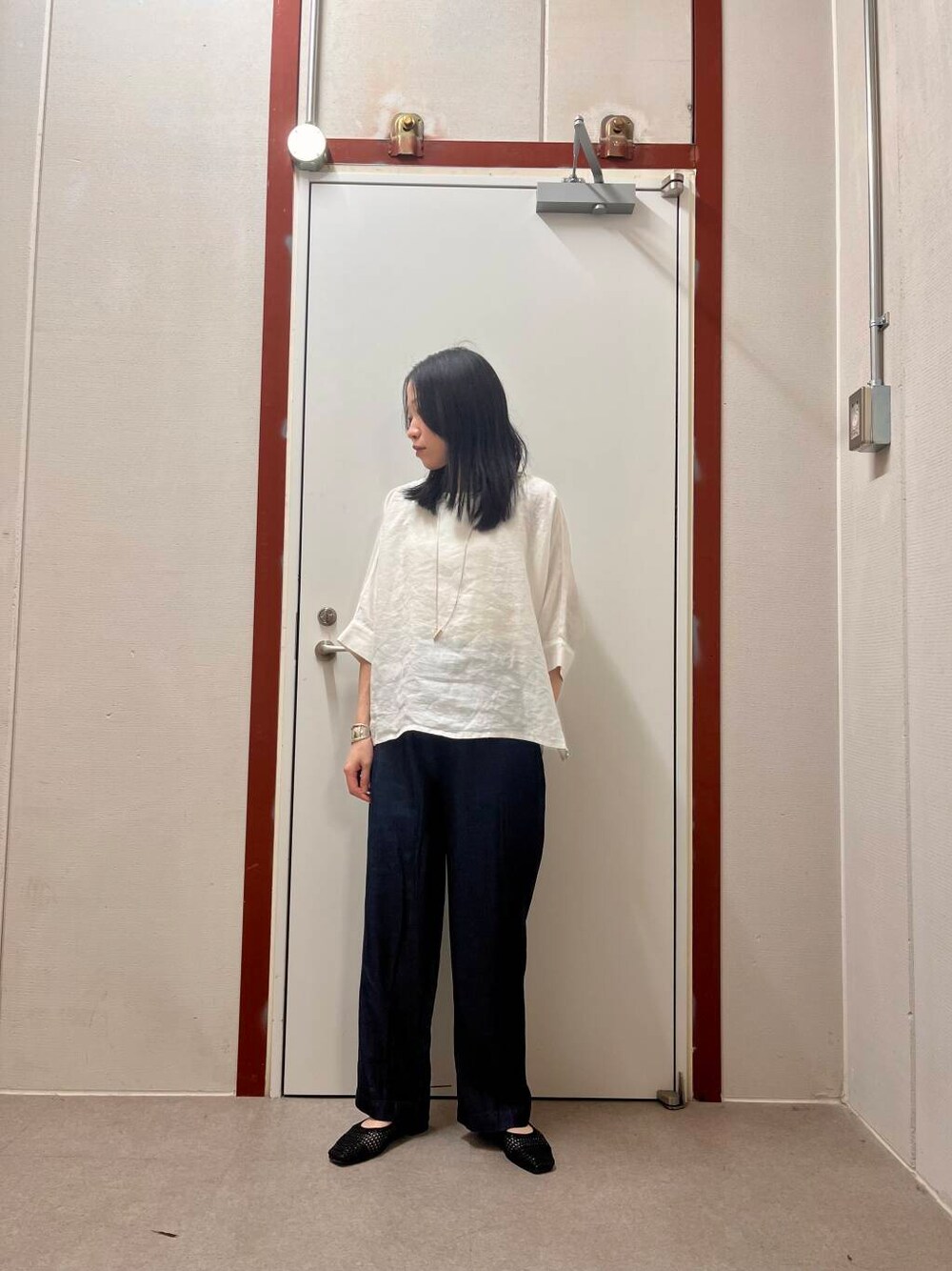 「リネン、newarrival、doors」｜「RODE SKOの『MADE IN JAPAN』スクエアメッシュフラットシューズ（パンプス、ブラック系）」を使った、pyonさん（レディース・161cm）の春コーディネートの1枚目の写真
