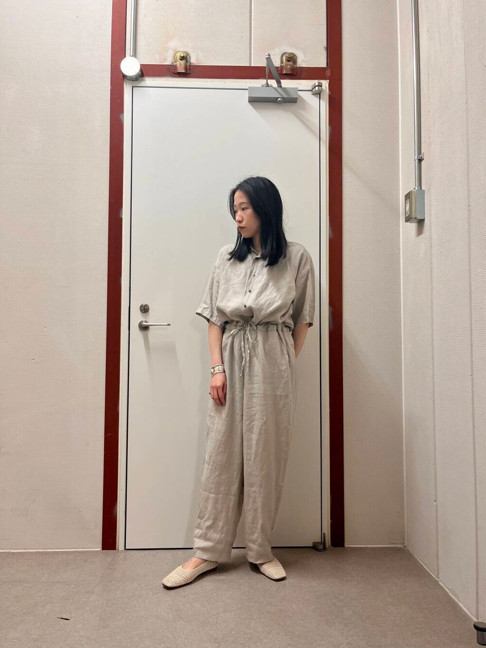 「RODESKO、かぐれ、リネン、newarrival」｜「RODE SKOの『MADE IN JAPAN』スクエアメッシュフラットシューズ（パンプス、ホワイト系）」を使った、pyonさん（レディース・161cm）の春コーディネートの1枚目の写真