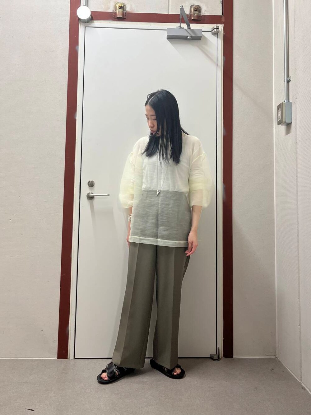 「newarrival」｜「URBAN RESEARCHのストレッチタックスラックス（その他パンツ、グリーン系）」を使った、pyonさん（レディース・161cm）の春コーディネートの1枚目の写真
