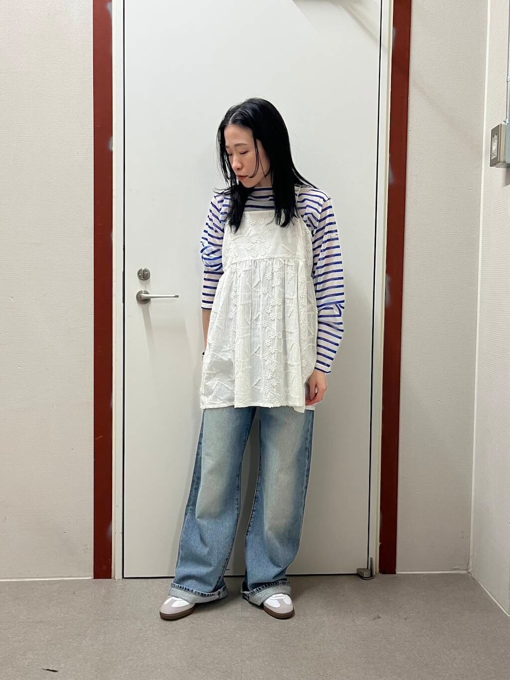 「newarrival、doors」｜「adidasのadidas　SAMBA OG（スニーカー、ホワイト系）」を使った、pyonさん（レディース・161cm）の春コーディネートの1枚目の写真