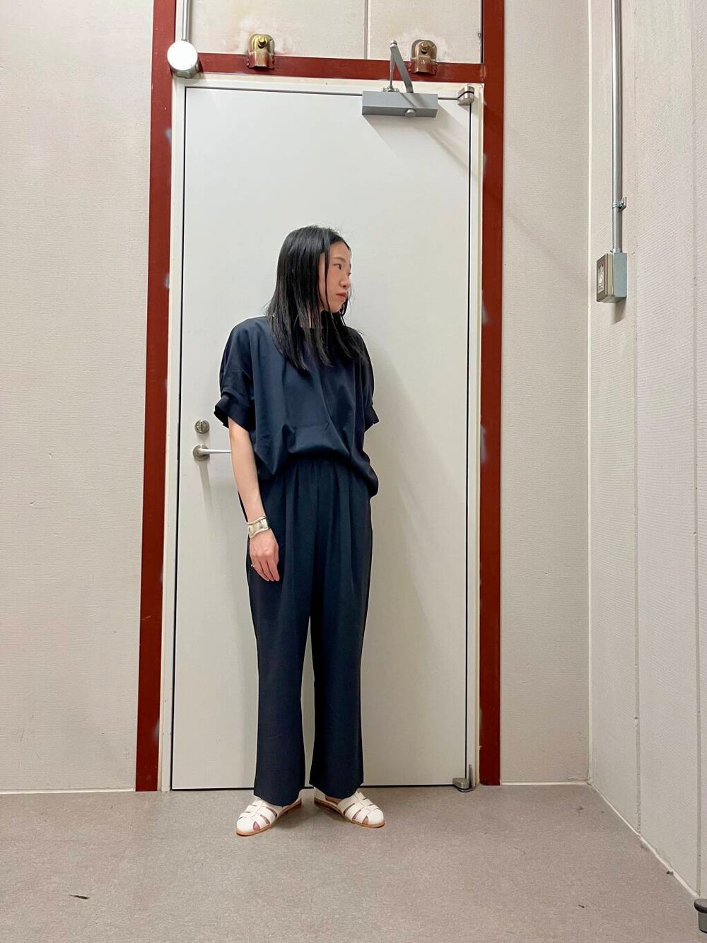「newarrival、doors、サマシェア」｜「URBAN RESEARCH DOORSのグルカサンダル（サンダル、ホワイト系）」を使った、pyonさん（レディース・161cm）の春コーディネートの1枚目の写真