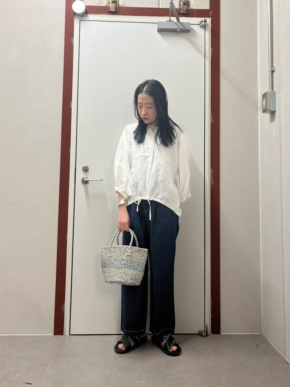 「newarrival、doors」｜「FORK&SPOONのFORK&SPOON　綿麻デニムパンツ（デニムパンツ、ブルー系）」を使った、pyonさん（レディース・161cm）の春コーディネートの1枚目の写真
