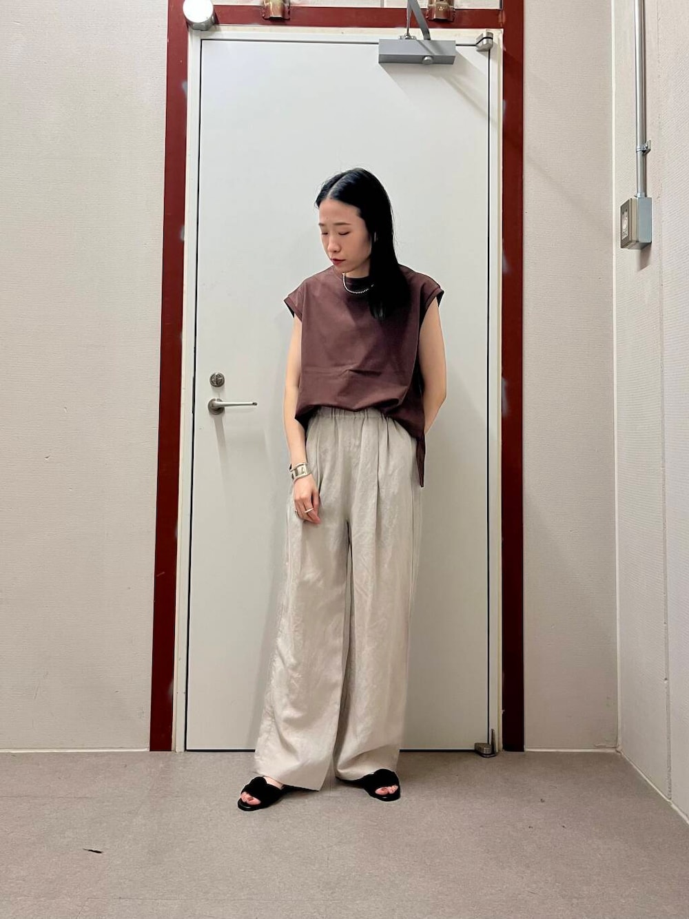 「doors、私が選ぶセールアイテム25ss」｜「URBAN RESEARCH DOORSの『一部WEB限定カラー』セパレートフラットサンダル（サンダル、ブラック系）」を使った、pyonさん（レディース・161cm）の夏コーディネートの1枚目の写真