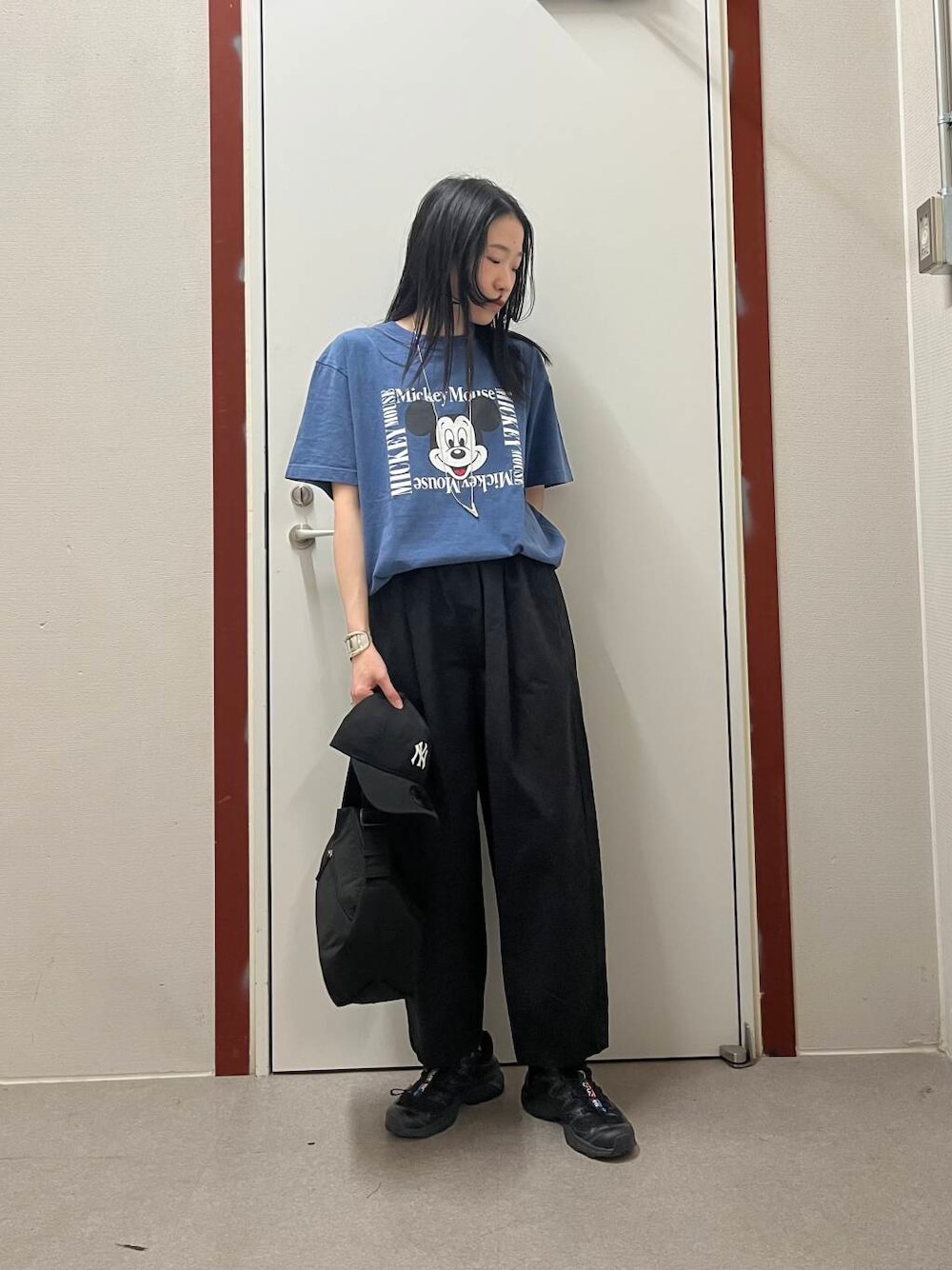 「かぐれ、newarrival、doors」｜「URBAN RESEARCH DOORSのウォッシャブルミニショルダーバッグ（ショルダーバッグ、ブラック系）」を使った、pyonさん（レディース・161cm）の春コーディネートの1枚目の写真