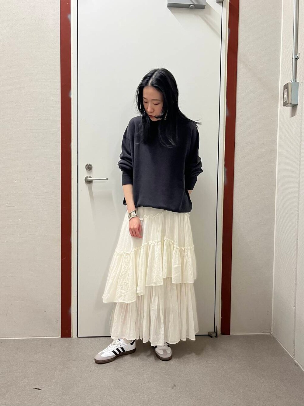 「かぐれ、newarrival、doors」｜「かぐれのコットンリヨセルスウェットプルオーバー（スウェット、グレー系）」を使った、pyonさん（レディース・161cm）の春コーディネートの1枚目の写真