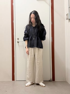 「URBAN RESEARCH DOORS（アーバンリサーチドアーズ）の『UR TECH』コットンギャザーVネックブラウス（シャツ/ブラウス、ブルー系）」を使った、pyonさん（レディース・161cm）の春コーディネート