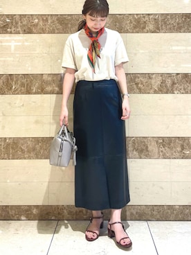 「レザースカート」｜「アイテム（財布/小物）」を使った、Mikaさん（レディース・153cm）の秋コーディネート