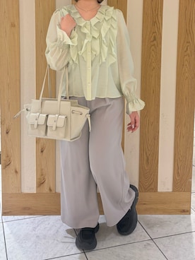 「MISCH MASCH（ミッシュマッシュ）の2026春夏新作 フリルレイヤードブラウス（シャツ/ブラウス、グリーン系）」を使った、天王寺ミオ本館店さん（レディース・151cm）の春コーディネート