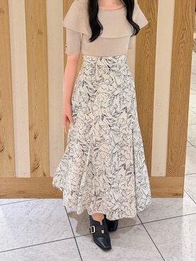 「MISCH MASCH（ミッシュマッシュ）の2026春夏新作 アシメリボン2way配色ケープニット（ニット/セーター、ゴールド系）」を使った、天王寺ミオ本館店さん（レディース・151cm）の春コーディネート