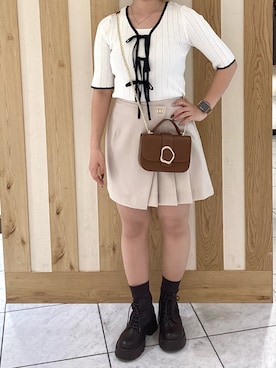 「MISCH MASCH（ミッシュマッシュ）の2026春夏新作 ラメ配色リボンアイレットリブニット（ニット/セーター、ホワイト系）」を使った、天王寺ミオ本館店さん（レディース・151cm）の春コーディネート