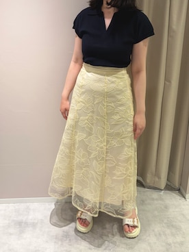 「MISCH MASCH（ミッシュマッシュ）の2026春夏新作 フラワー刺繍Aラインスカート（スカート、イエロー系）」を使った、天王寺ミオ本館店さん（レディース・164cm）の春コーディネート