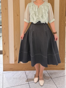 「MISCH MASCH（ミッシュマッシュ）の2026春夏新作 パウダーシフォンバー付きラッフル5分袖ブラウス（シャツ/ブラウス、グリーン系）」を使った、天王寺ミオ本館店さん（レディース・151cm）の春コーディネート