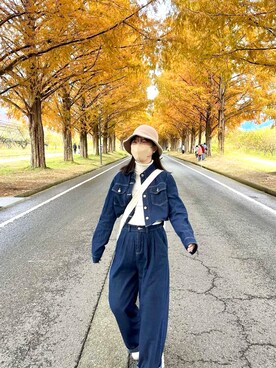 「tiamのアイテム（デニムジャケット、ブルー系）」を使った、Caoさん（レディース・165cm）の秋コーディネート