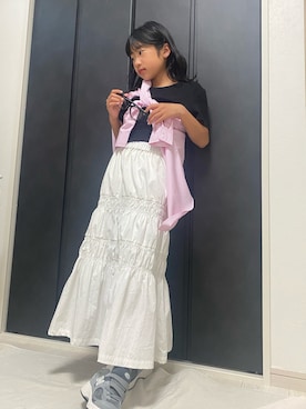 「CIAOPANIC TYPY（チャオパニックティピー）の【KIDS】シャーリングロングスカート（スカート、ホワイト系）」を使った、kantokiさん（キッズ）の春コーディネート