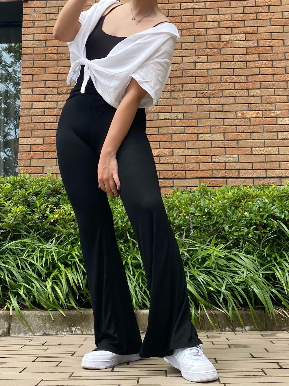 「summer、girl、shein、海外、海外系ファッション、外国人風、露出、黒白」｜「sheinのアイテム（パンツ、ブラック系）」を使った、みづきさん（レディース・163cm）の秋コーディネートの1枚目の写真