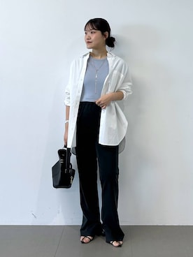 「AULENTTI（オウレンティ）の【AULENTTI】チャームショルダーBAG（ショルダーバッグ、ブラック系）」を使った、anriさん（レディース）の春コーディネート