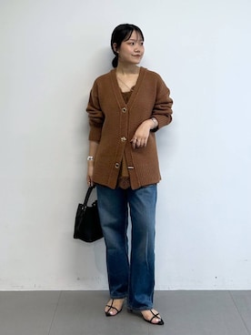 「BABYLONE（バビロン）のVネックチャームカーディガン（カーディガン/ボレロ、イエロー系）」を使った、anriさん（レディース）の夏コーディネート