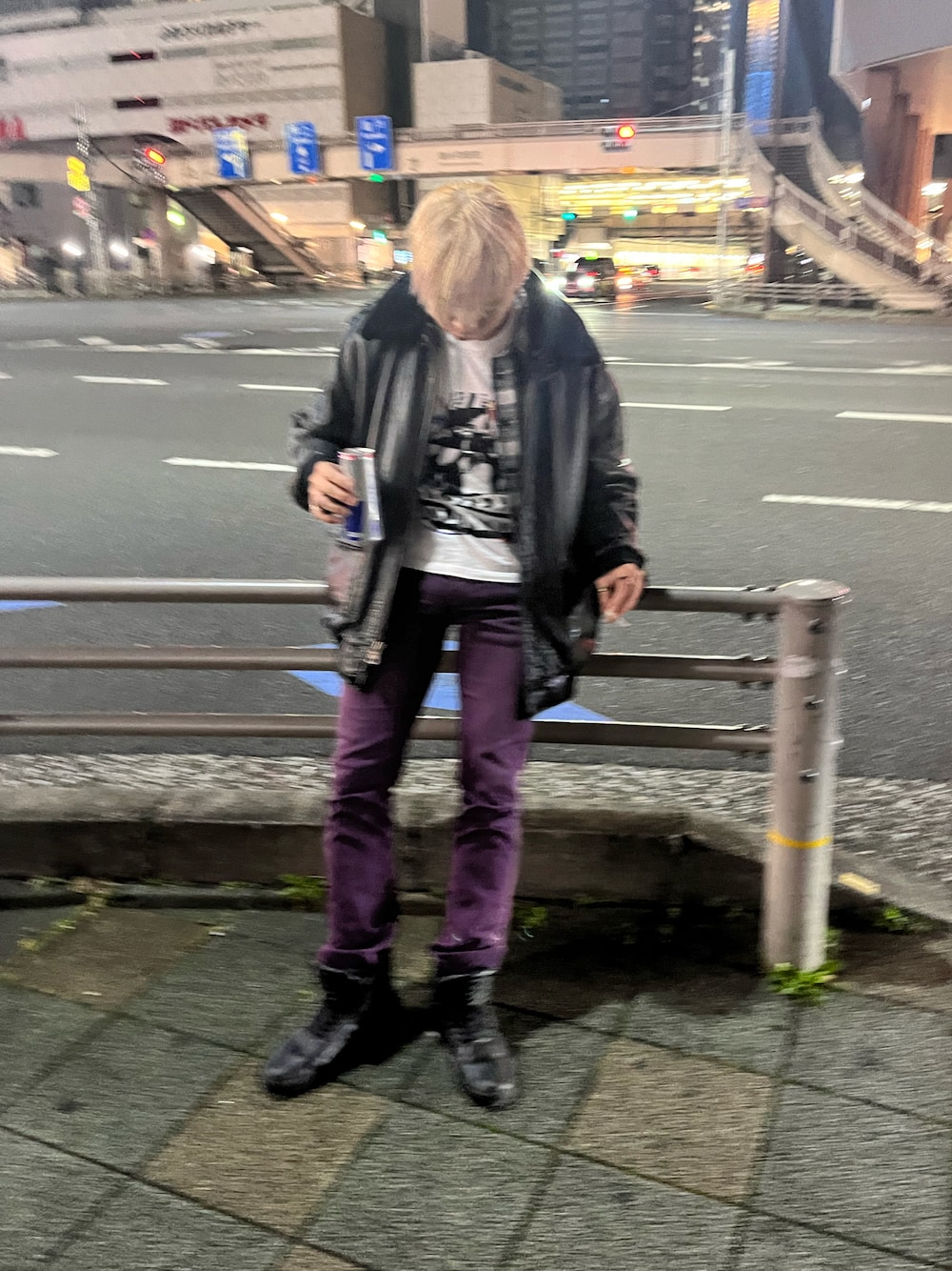 「休日コーデ、Hysteric Glamour、今日のコーデ、カジュアル、オトナカジュアル、シンプル」｜「HYSTERIC GLAMOURのCAR LOGO CAMERA GIRL Tシャツ（Tシャツ/カットソー、ホワイト系）」を使った、Gisさん（メンズ・169cm）の春コーディネートの1枚目の写真