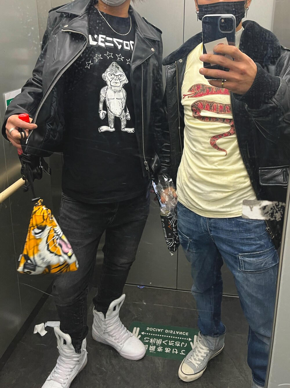 「休日コーデ、rock、ロック、カジュアルコーデ、ストリート、冬コーデ、レザージャケット、大人コーデ、レザー、デニム」｜「G-STAR RAWのアイテム（デニムパンツ、ブルー系）」を使った、Gisさん（メンズ・169cm）の冬コーディネートの1枚目の写真