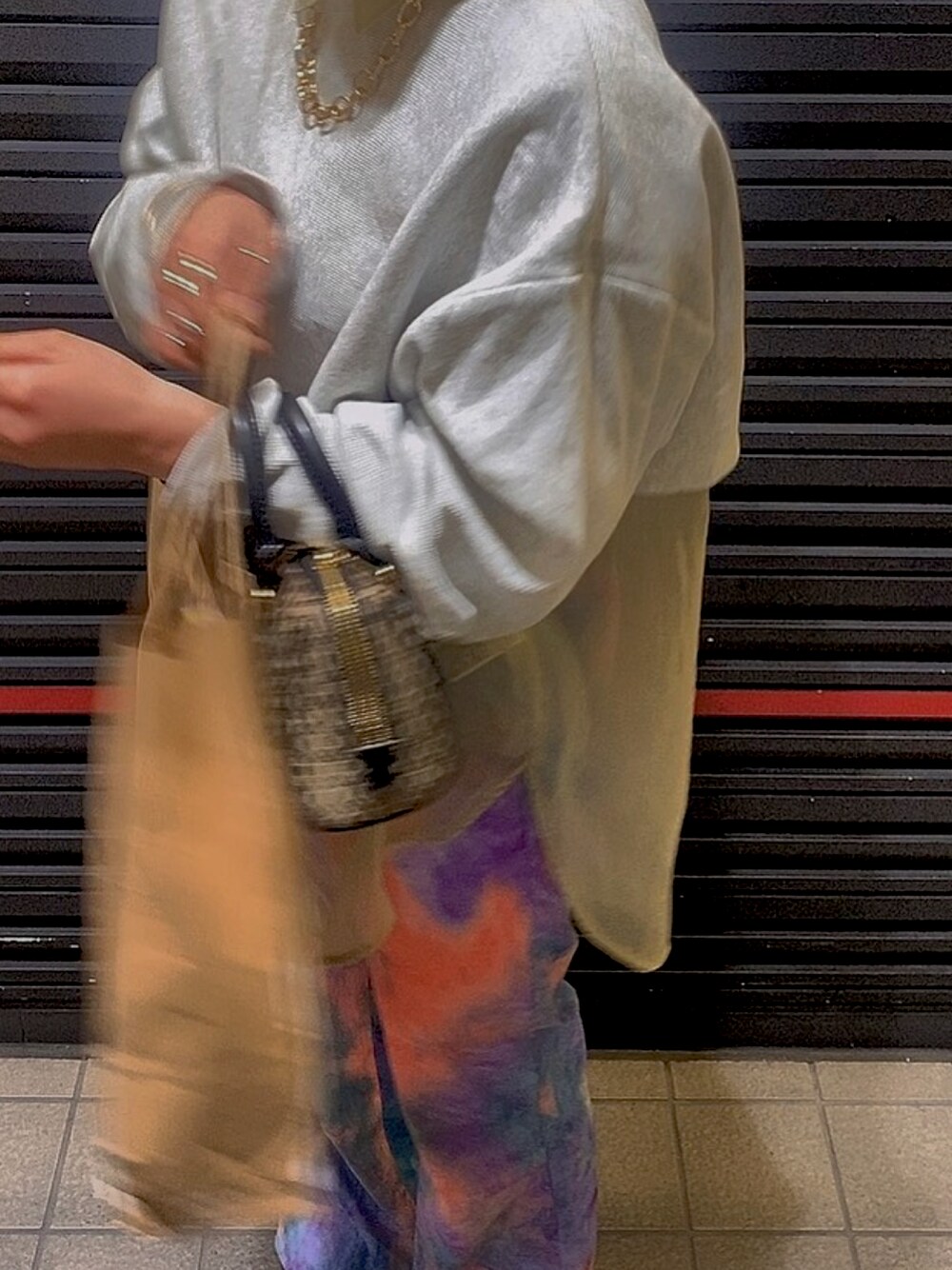 「大人女子、パンツコーデ、ミニバッグ、プチプラコーデ、いいね、save、フォローお願いします🤑、おしゃれさんと繋がりたい、おしゃれになりたい、オシャレ好き」｜「MOUSSYのアイテム（トートバッグ、ブラウン系）」を使った、WAKANAさん（レディース・150cm）の秋コーディネートの1枚目の写真